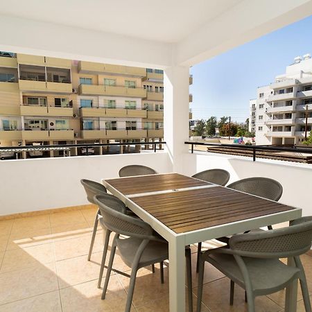 Olivia Mackenzie 2 Bedroom Flat With Pool Larnaca Exterior photo
